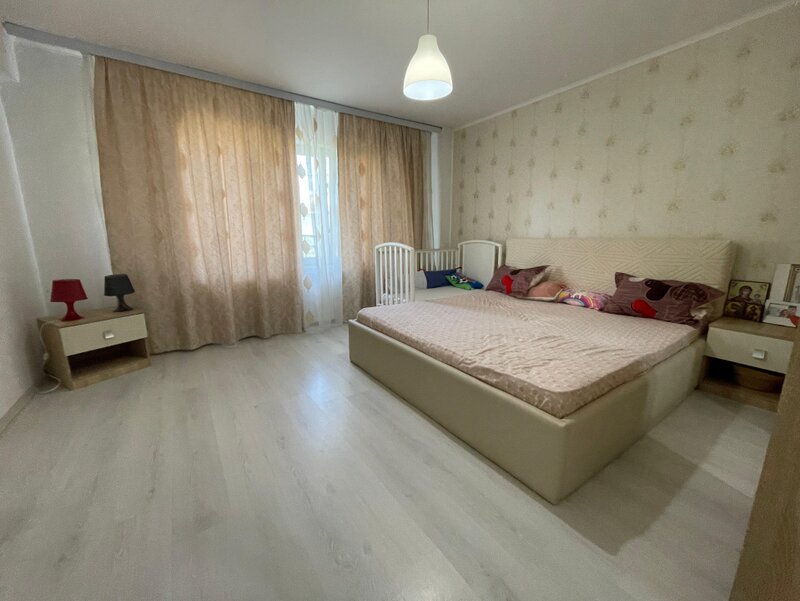 1 Decembrie, vila cu 12 camere si restaurant