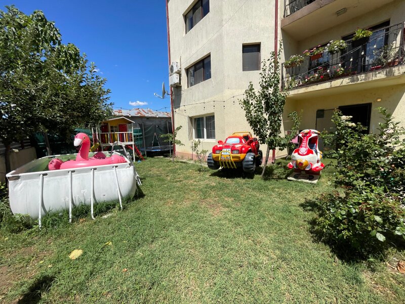 1 Decembrie, vila cu 12 camere si restaurant