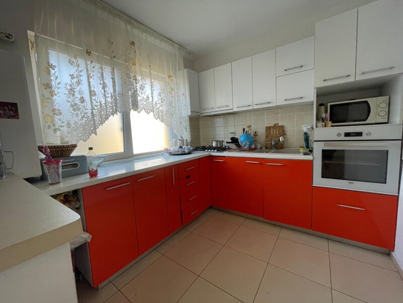 1 Decembrie, vila cu 12 camere si restaurant
